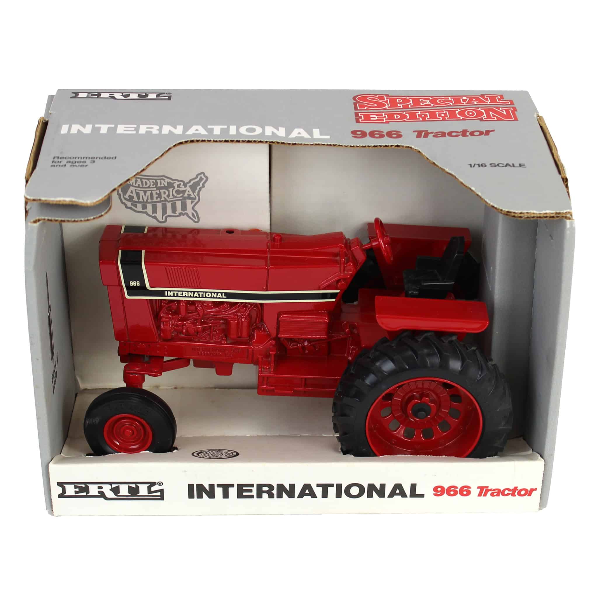 1/16 IH Farmall 966 Tractor with Black Stripe and Fenders, Special Edition by ERTL - Image 5