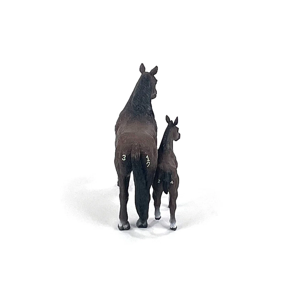 1/20 Four Sixes Ranch Quarter Horse Mare & Colt by Big Country - Image 4