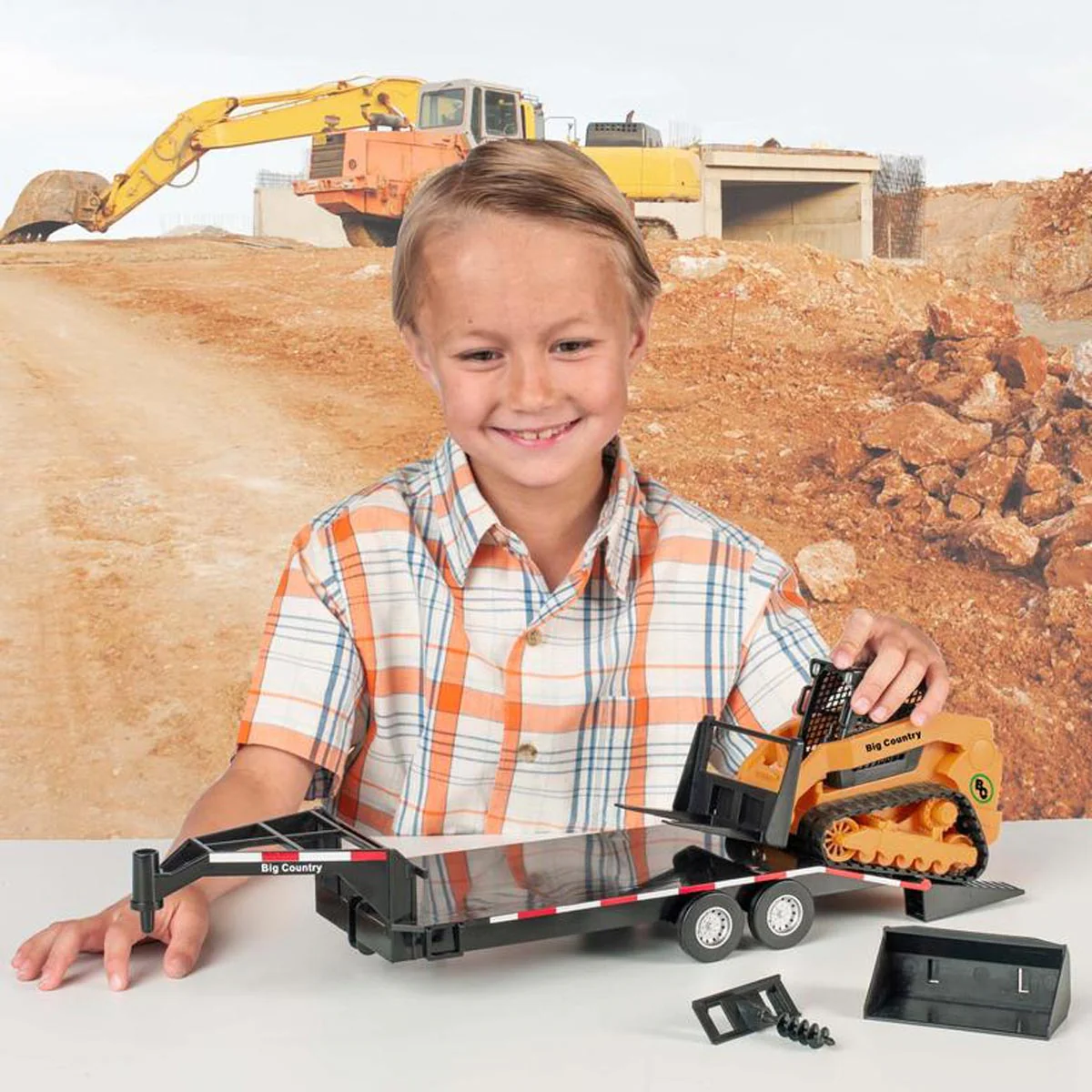 1/20 Tracked Skid Steer with Attachments & Flatbed Gooseneck Trailer by Big Country Toys - Image 7