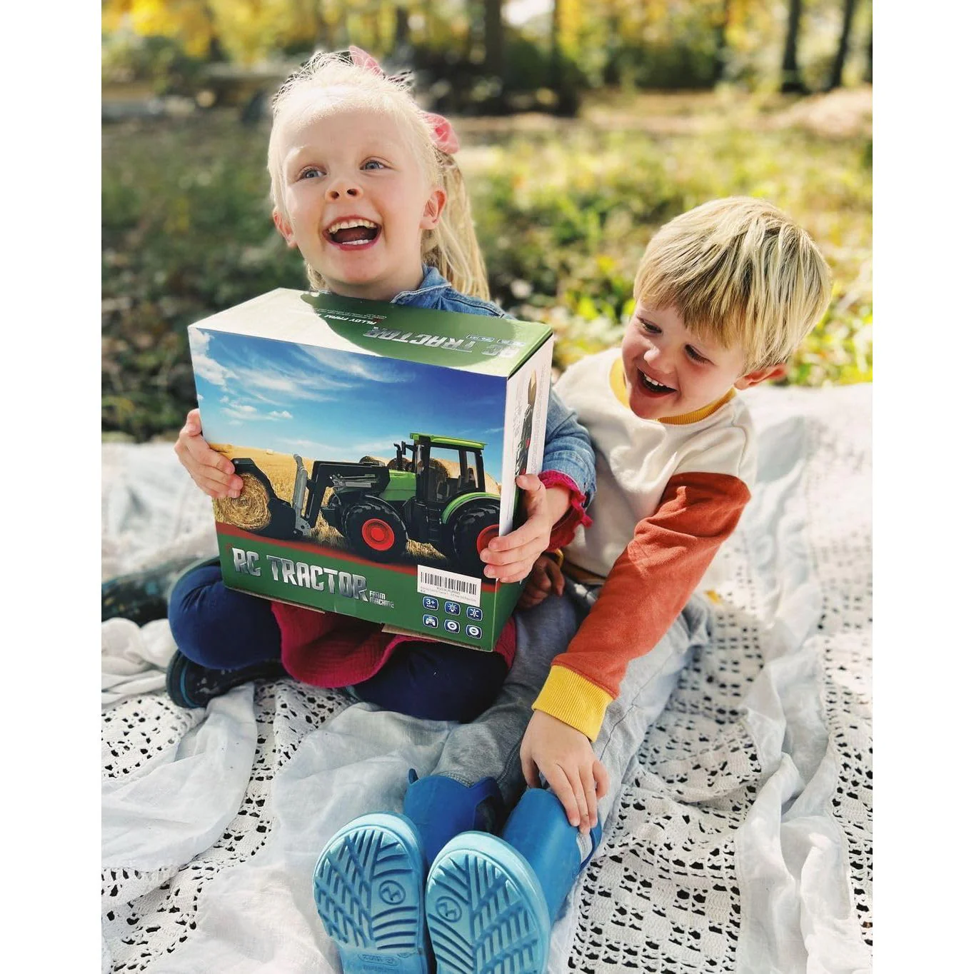 1/24 Remote Control Green Tractor Toy Set with Trailer, Loader, Duals, Lights, & Accessories by Uarzt, Great for Kids' Play! - Image 2