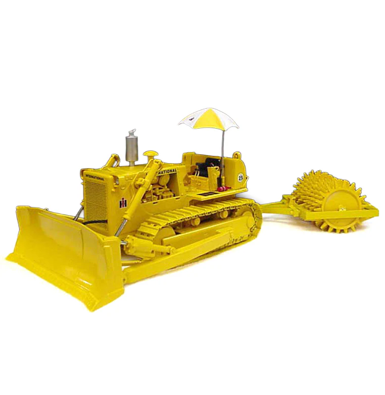1/25 International TD-25 Crawler with Umbrella and Sheep's Foot Compactor by First Gear