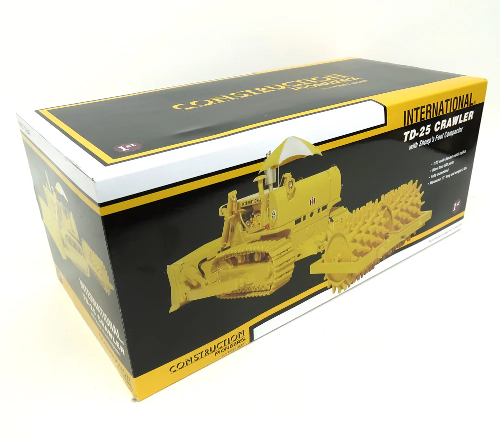 1/25 International TD-25 Crawler with Umbrella and Sheep's Foot Compactor by First Gear - Image 2