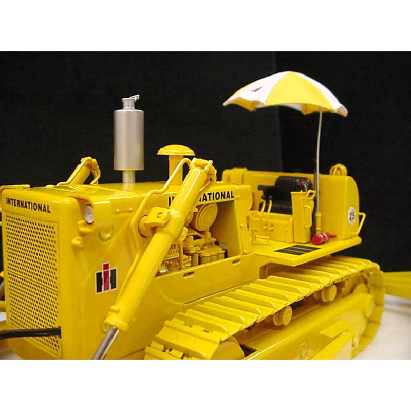 1/25 International TD-25 Crawler with Umbrella and Sheep's Foot Compactor by First Gear - Image 4