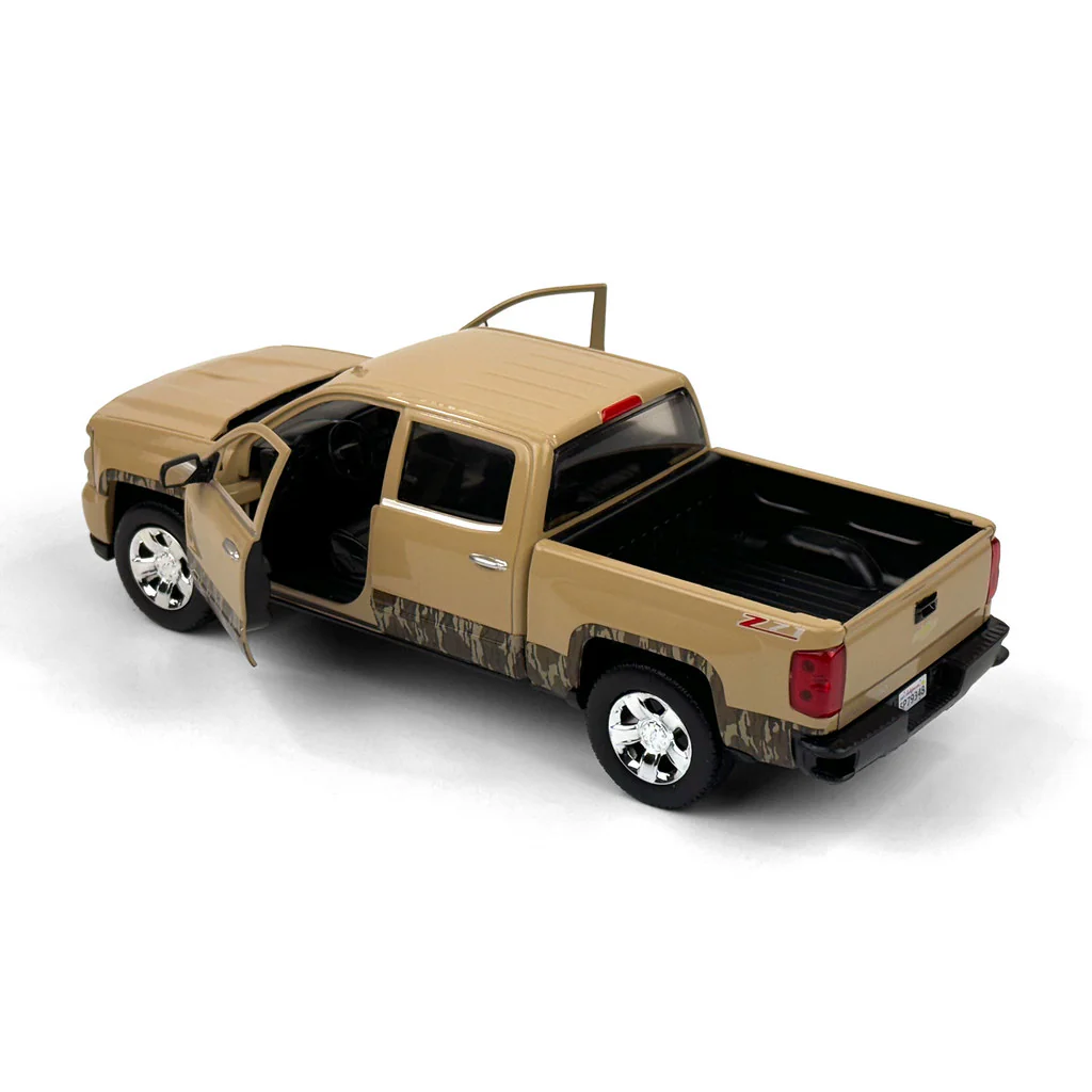 1/27 Mossy Oak 2017 Chevrolet Silverado Z71 Pickup Truck by Big Country Toys - Image 7