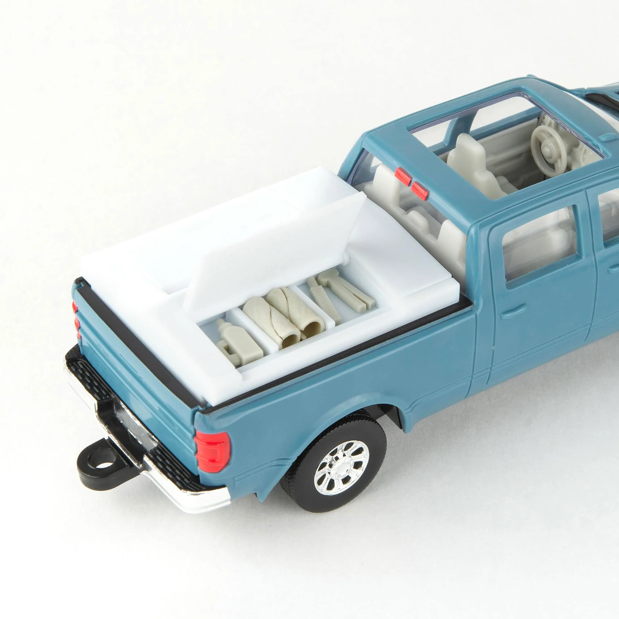 1/32 30-Piece Veterinarian Set with John Deere Gator - Image 4