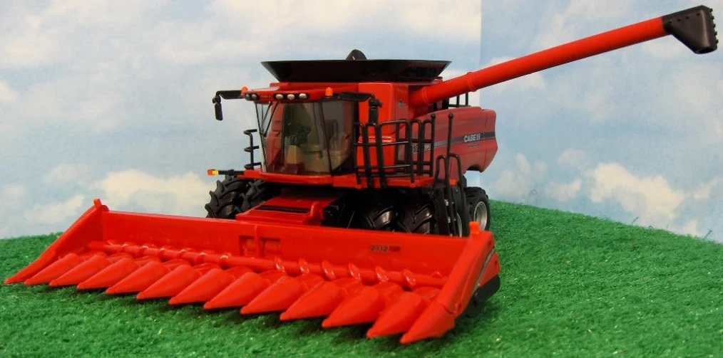 1/32 Case IH 7010 Combine, 30th Anniversary Collector Edition by ERTL - Image 2