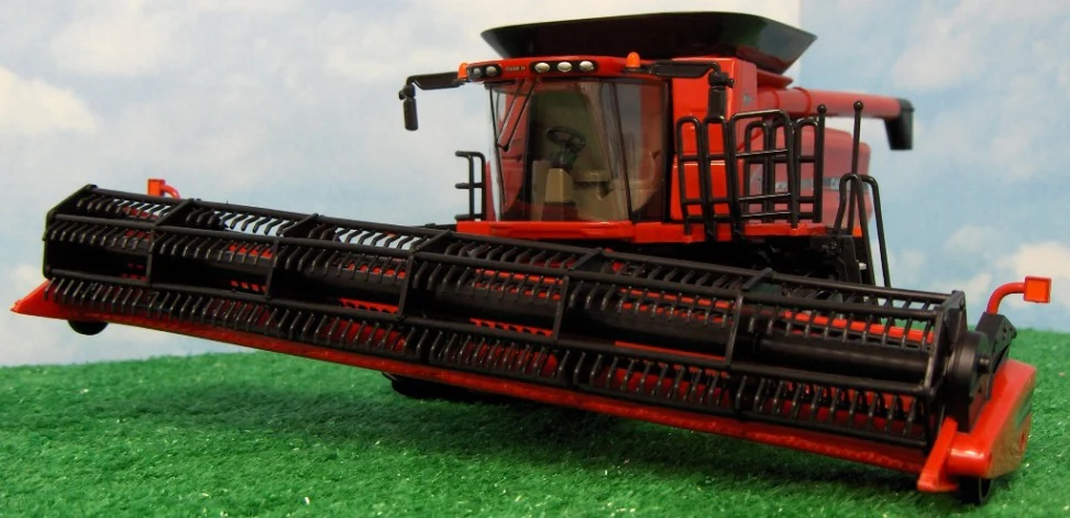1/32 Case IH 7010 Combine, 30th Anniversary Collector Edition by ERTL - Image 3