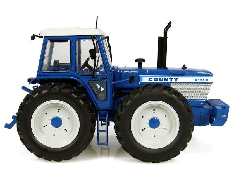 1/32 County 1474 Tractor by Universal Hobbies - Image 2