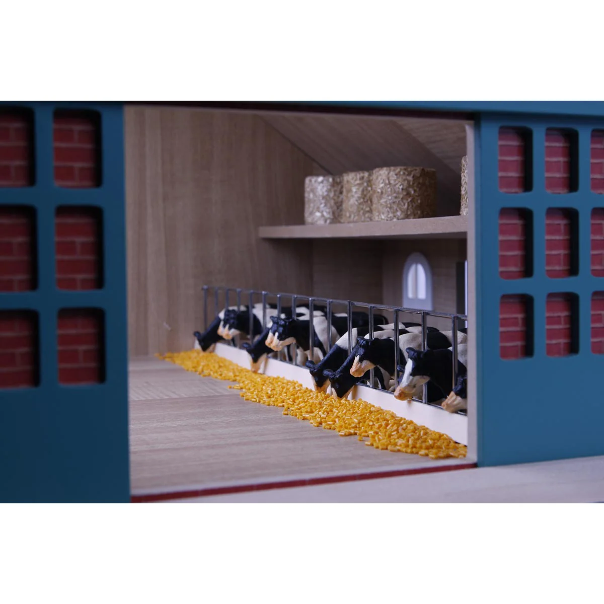 1/32 Deluxe Wooden Farm House with Farm Building Set by Kids Globe - Image 4