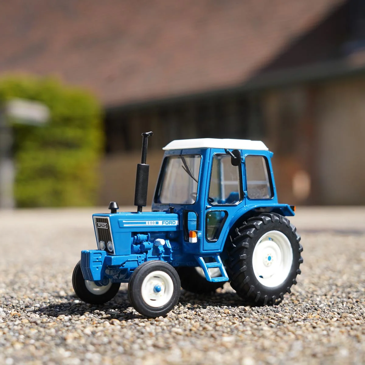 1/32 Ford 6600 2WD Tractor with Cab by ERTL - Image 5