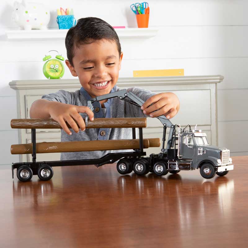 1/32 Freightliner 122SD Logging Truck with 3 Logs by ERTL - Image 8