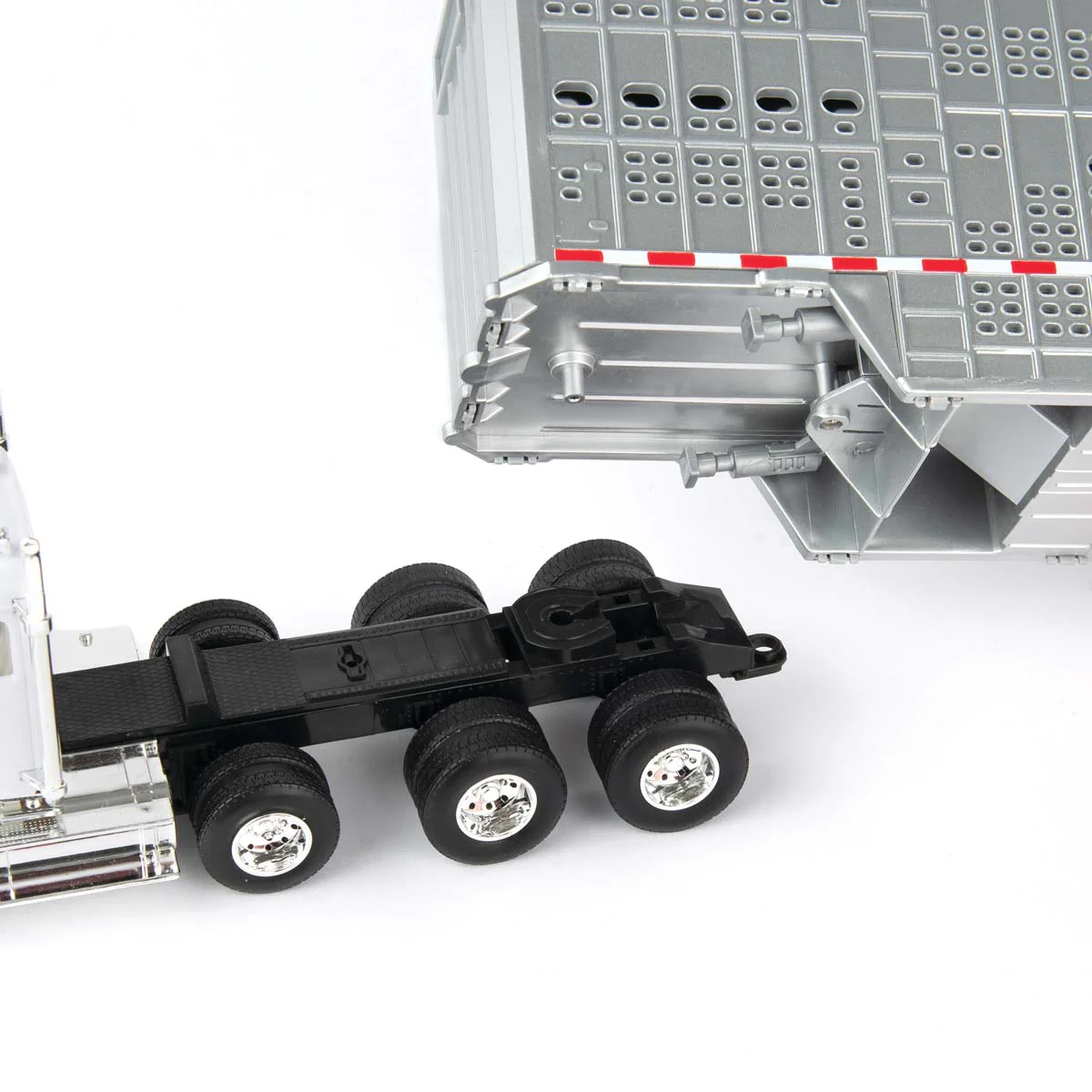 1/32 Freightliner 122SD Semi Truck with Livestock Trailer & Cattle by ERTL - Image 3