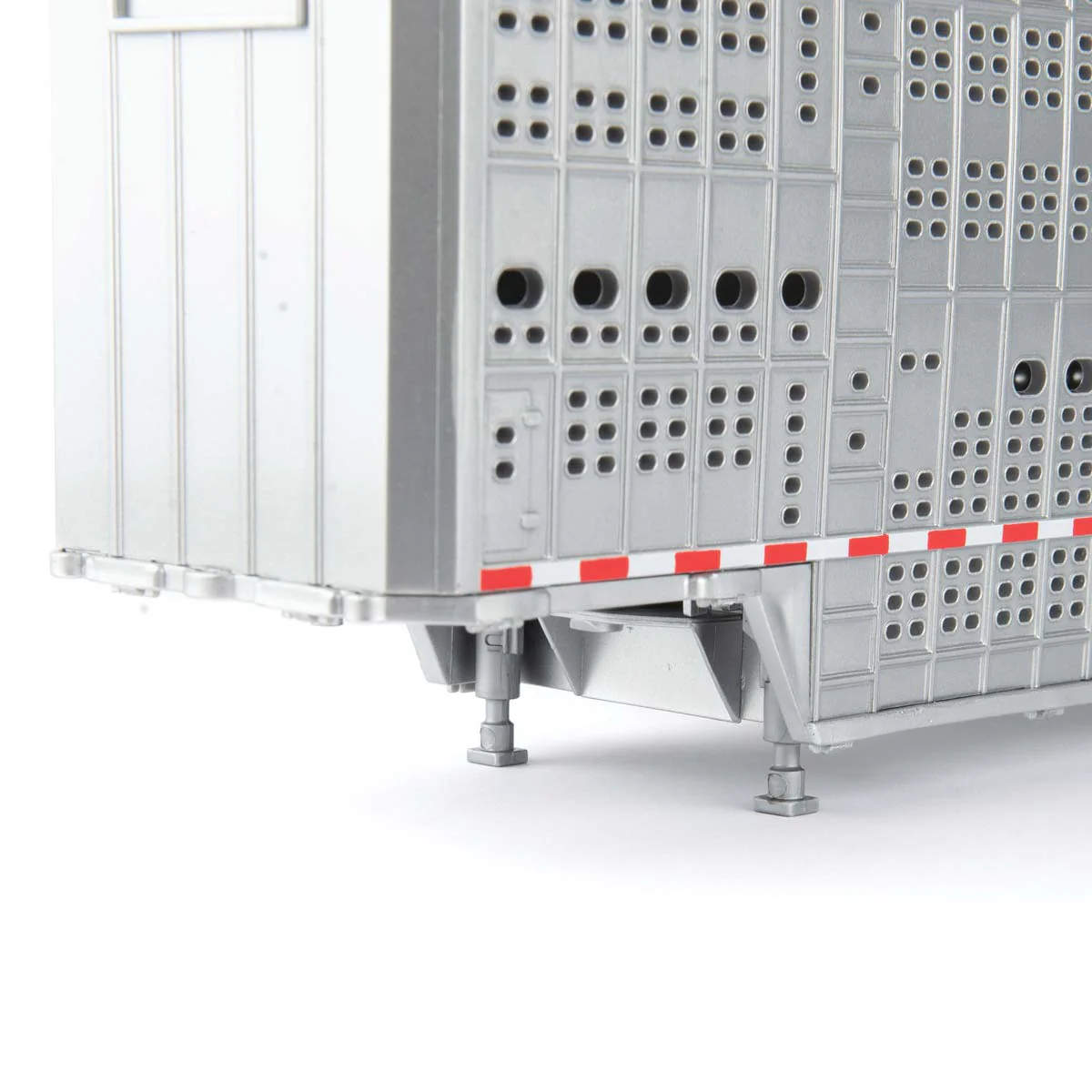 1/32 Freightliner 122SD Semi Truck with Livestock Trailer & Cattle by ERTL - Image 4