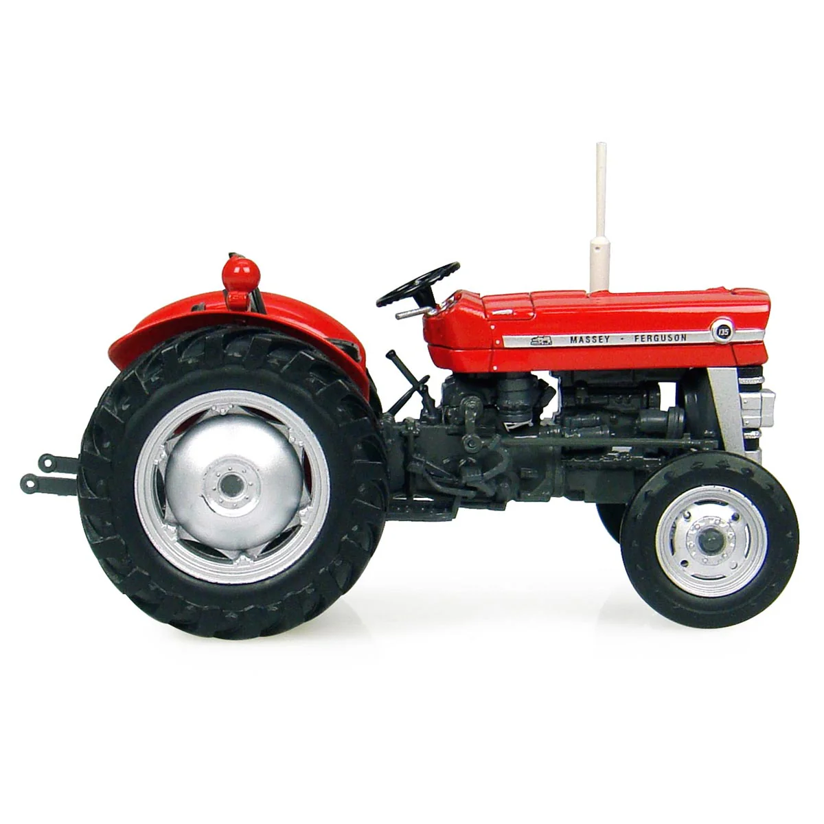 1/32 High Detail Massey Ferguson 135 by Universal Hobbies - Image 4