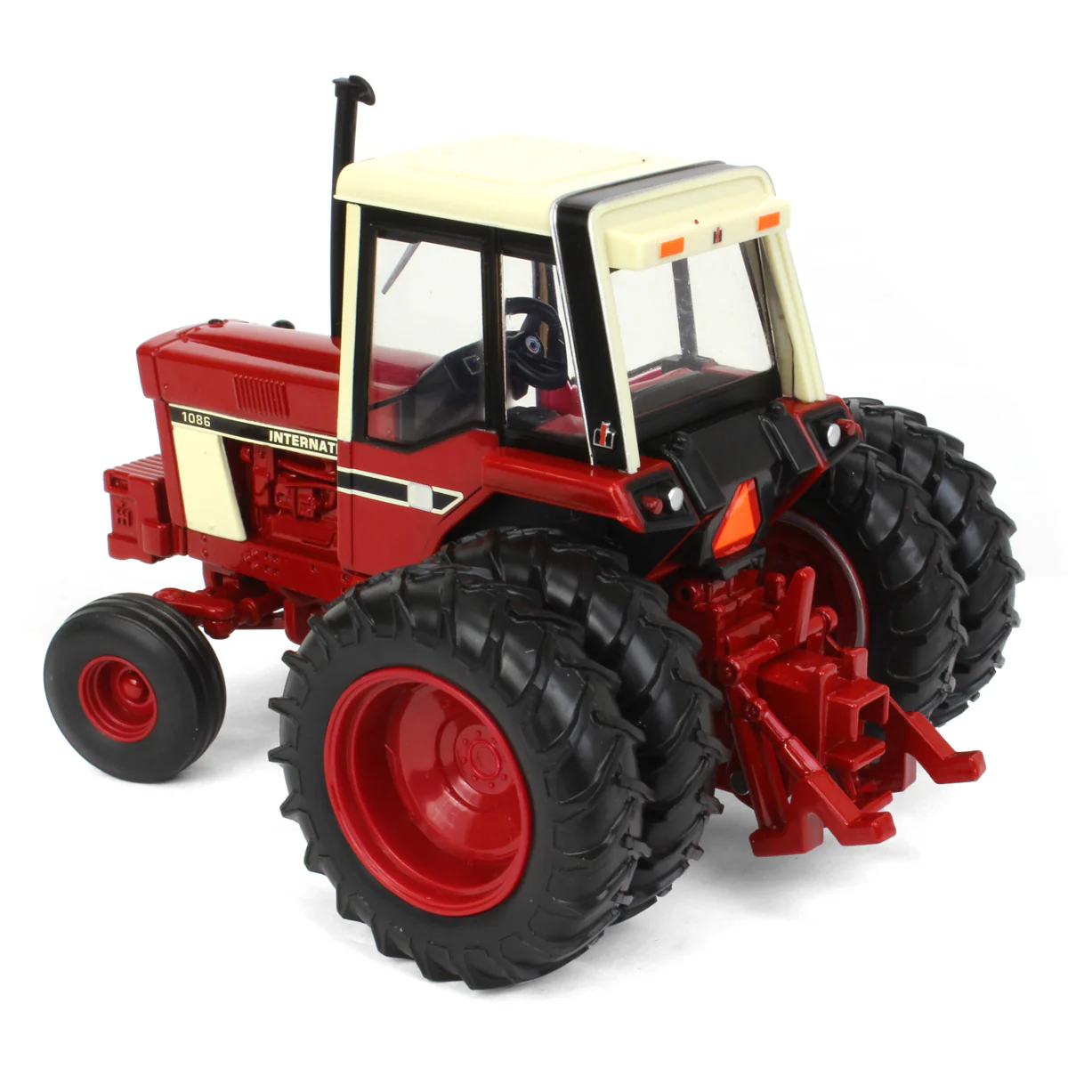 1/32 International 1086 Tractor with Rear Duals by ERTL - Image 4