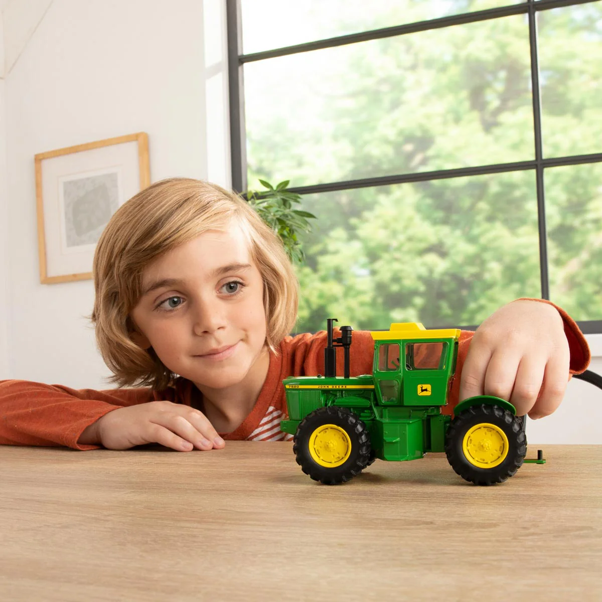 1/32 John Deere 7520 4WD Tractor with Long Hood Stripe & Rear Fenders by ERTL - Image 7