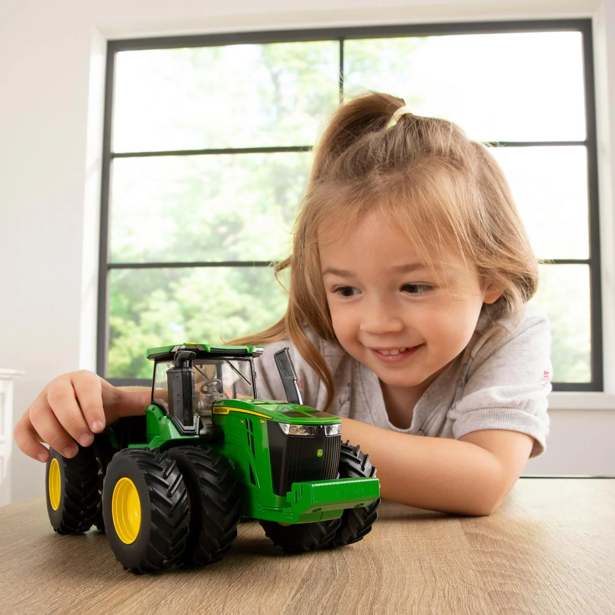1/32 John Deere 9R 540 Tractor with Front Duals & Rear Duals by ERTL - Image 7