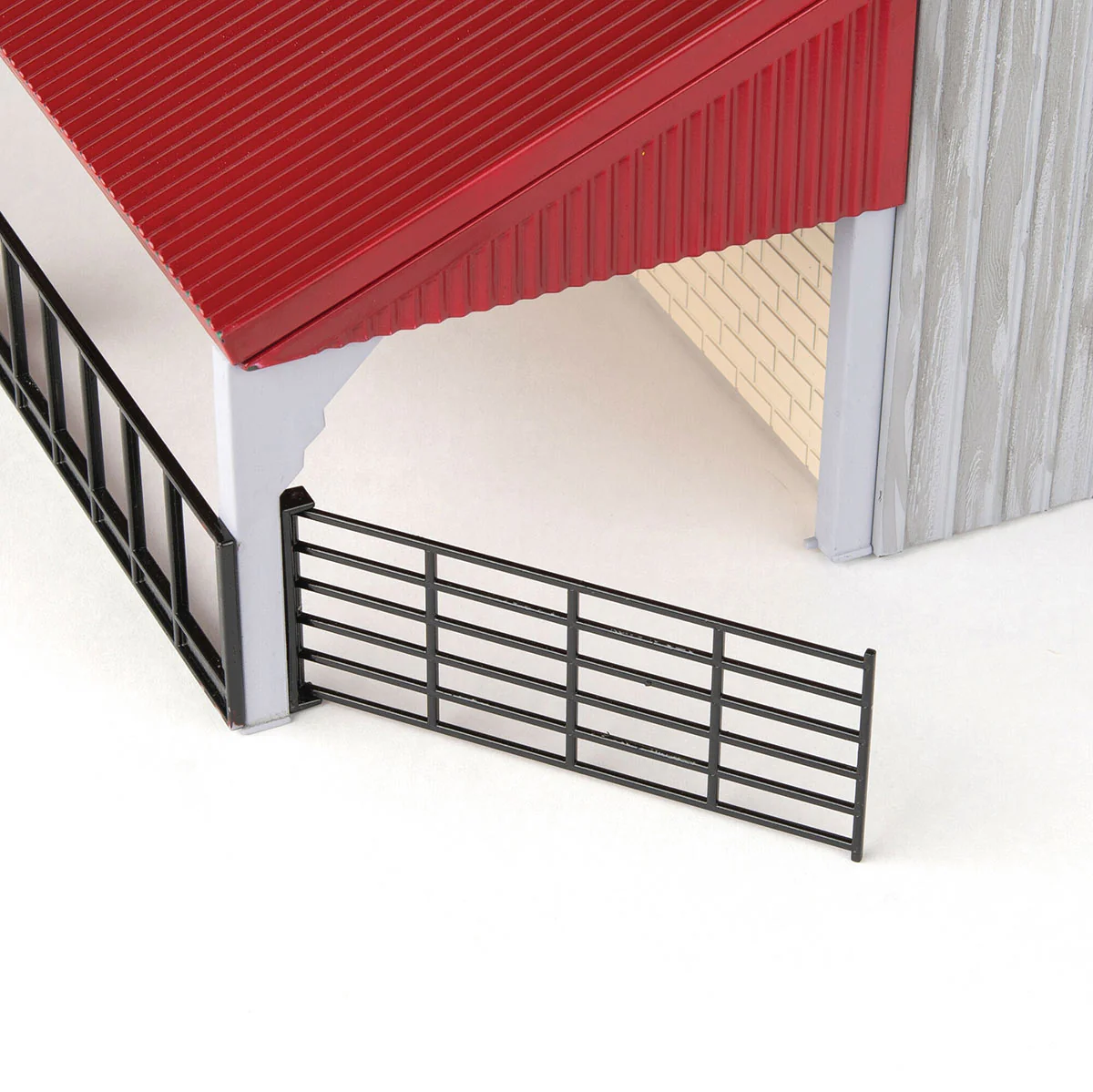 1/32 John Deere Weathered Barn Play Set by ERTL - Image 4