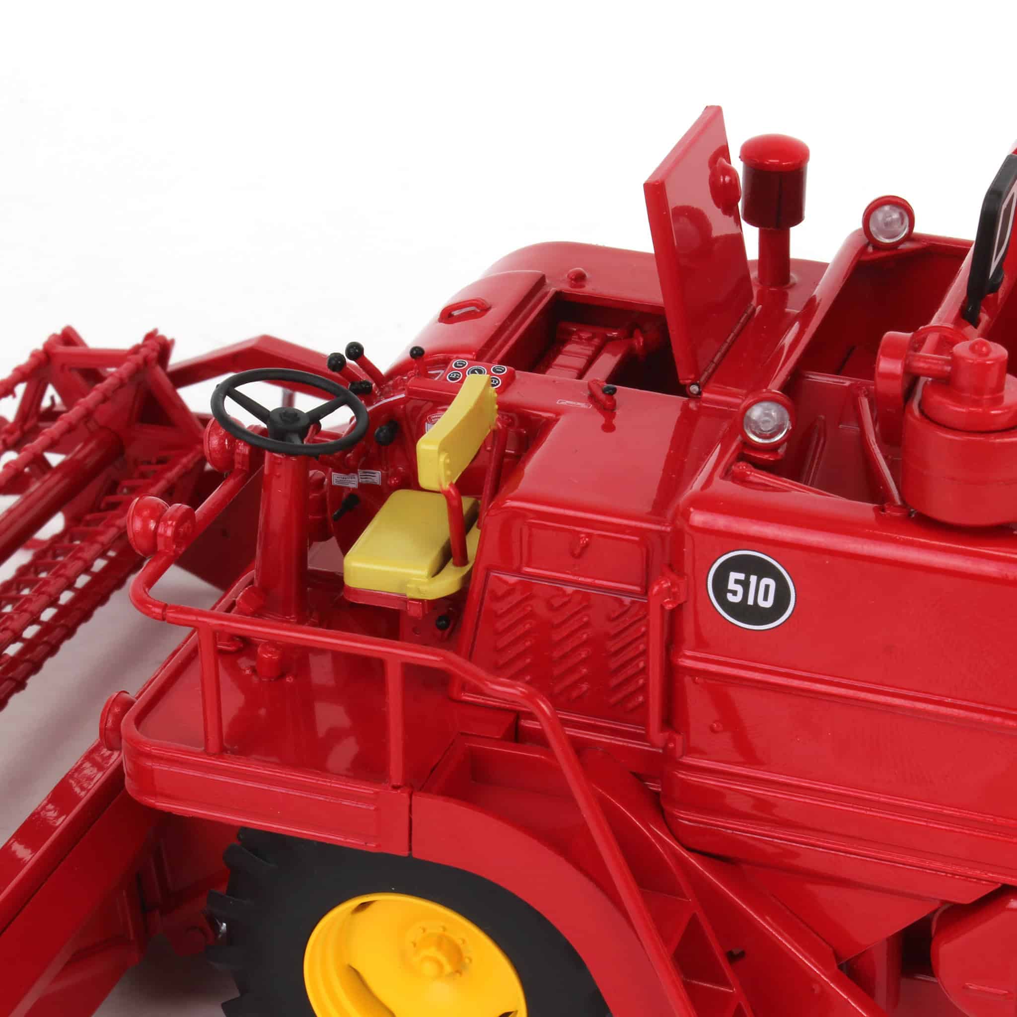 1/32 Massey Ferguson 510 Generation 2 Combine with Grain Head & Trailer - Image 6