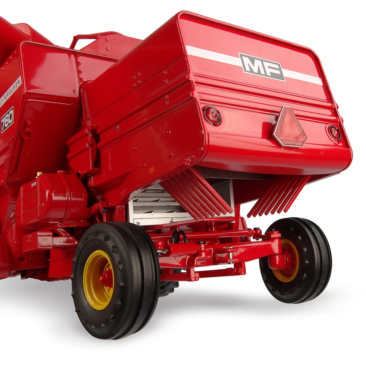 1/32 Massey Ferguson 760 Combine with Grain Head - Image 9
