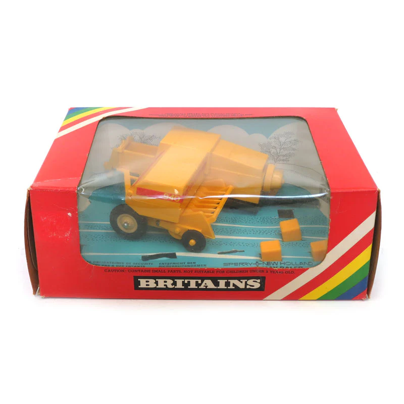 1/32 New Holland 940 Baler with 5 Bales by Britains