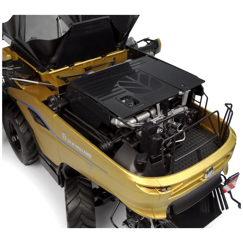 1/32 New Holland CR11 Combine by Universal Hobbies, Gold AGRITECHNICA Show Edition - Image 8