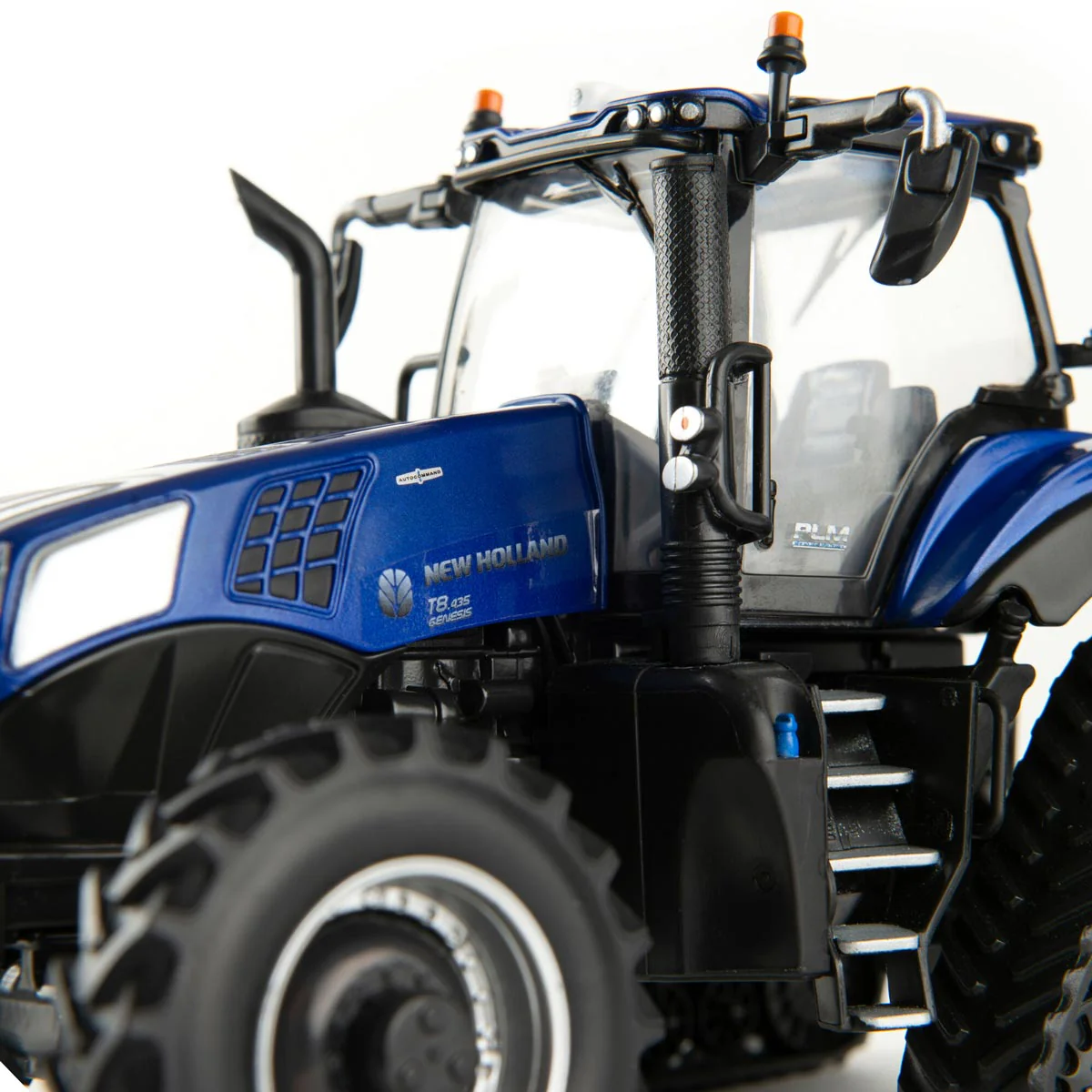 1/32 New Holland T8.435 Tractor with SmartTrax & PLM Intelligence by ERTL - Image 4