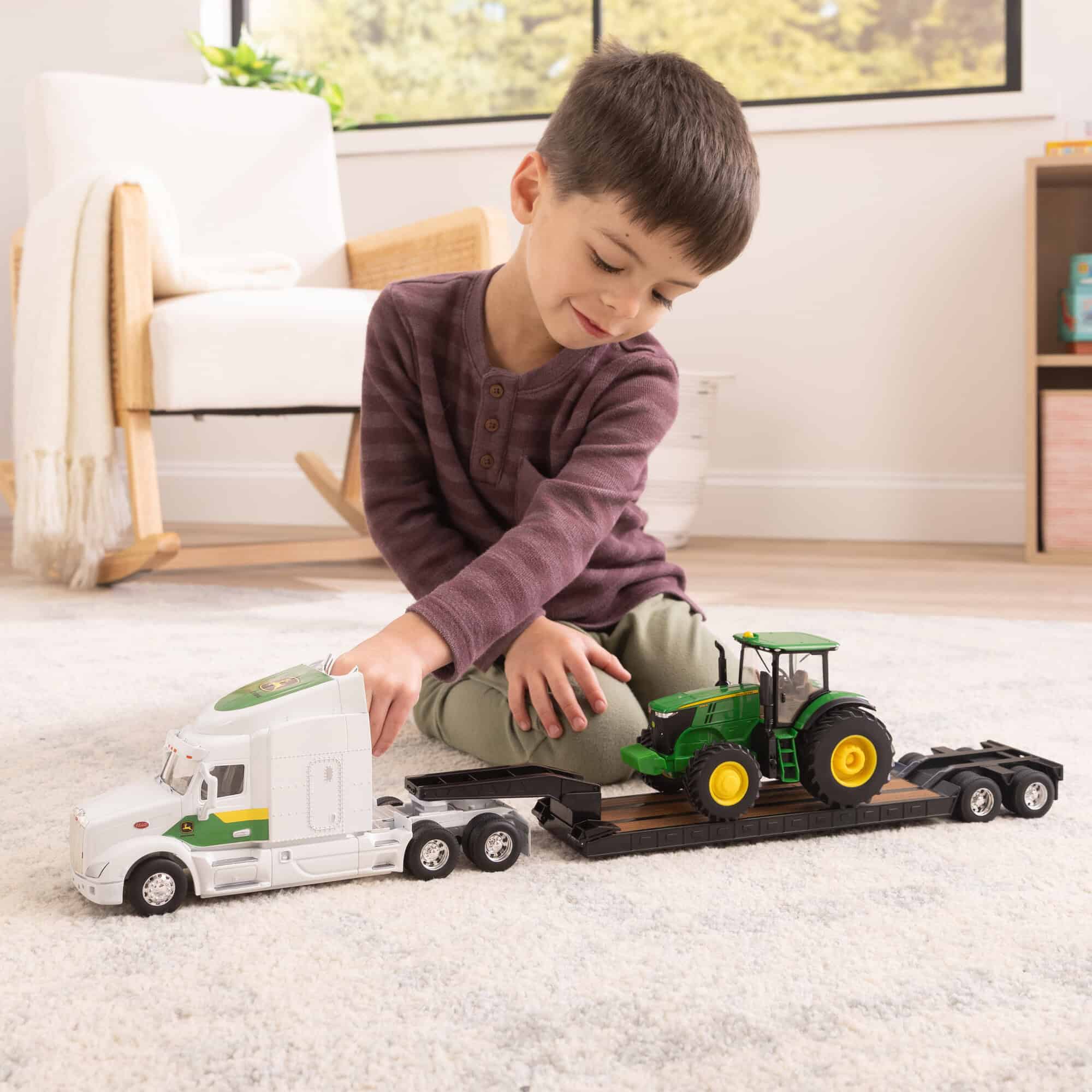 1/32 Peterbilt 579 Semi Truck with Lowboy Trailer & John Deere 7290R Tractor by ERTL - Image 8