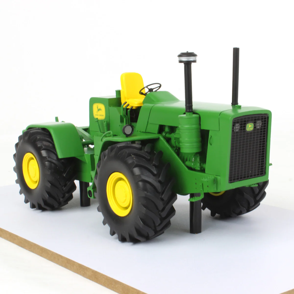 1/32 RESIN John Deere 8010 4WD Tractor - Image 2