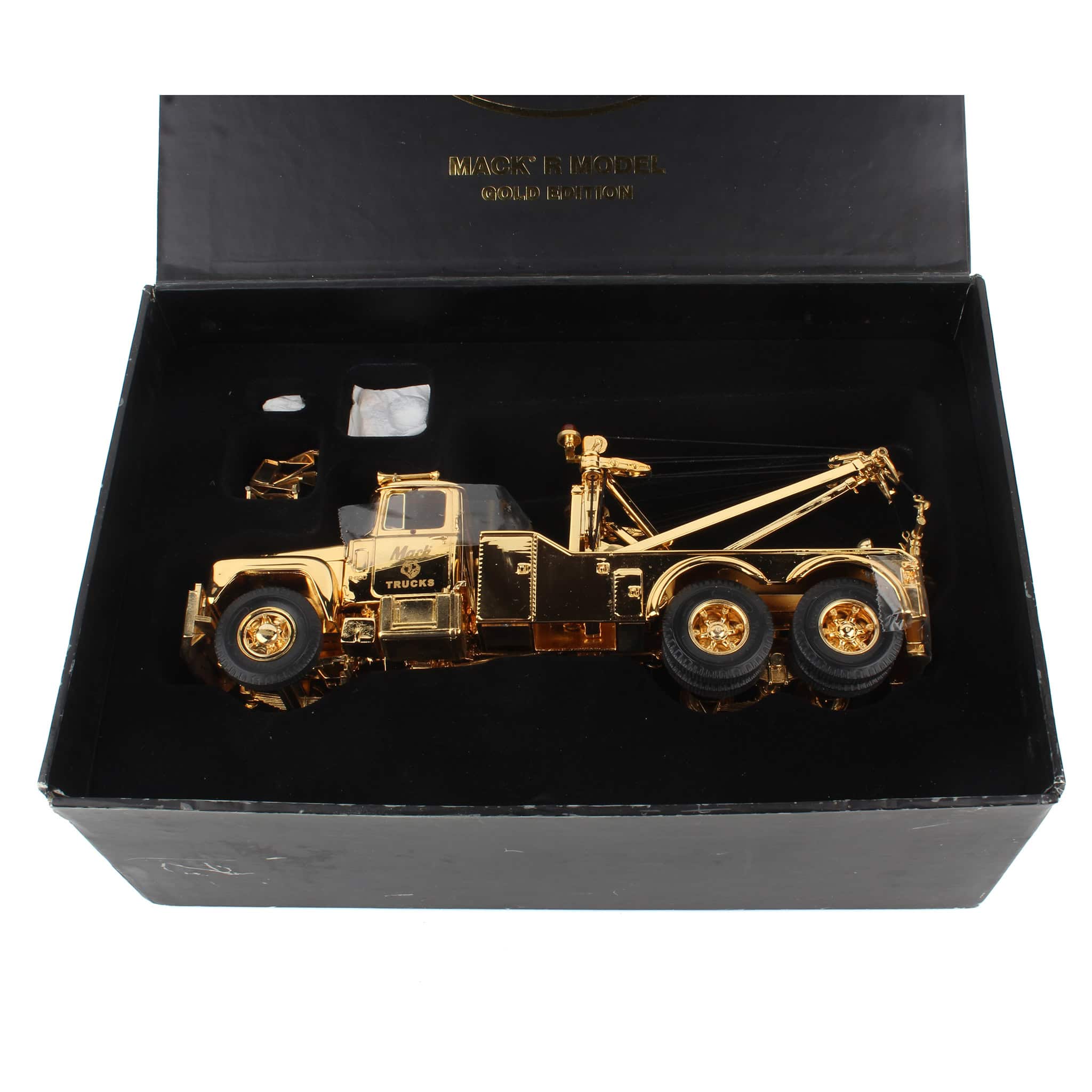 1/34 Mack R Model Tow Truck / Wrecker, Gold Edition by First Gear - Image 2