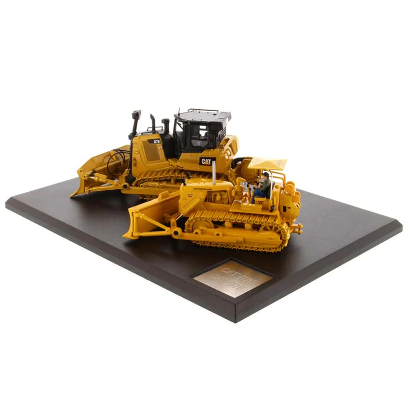 1/50 Evolution Series High Detail CAT D7E & D7C Track-Type Tractor Two Piece Set - Image 2