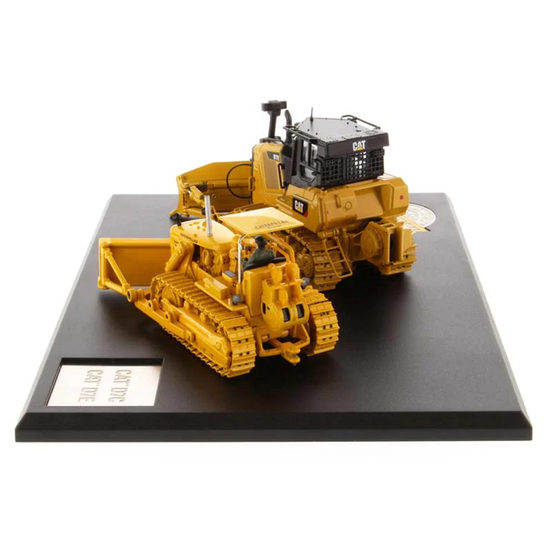 1/50 Evolution Series High Detail CAT D7E & D7C Track-Type Tractor Two Piece Set - Image 3