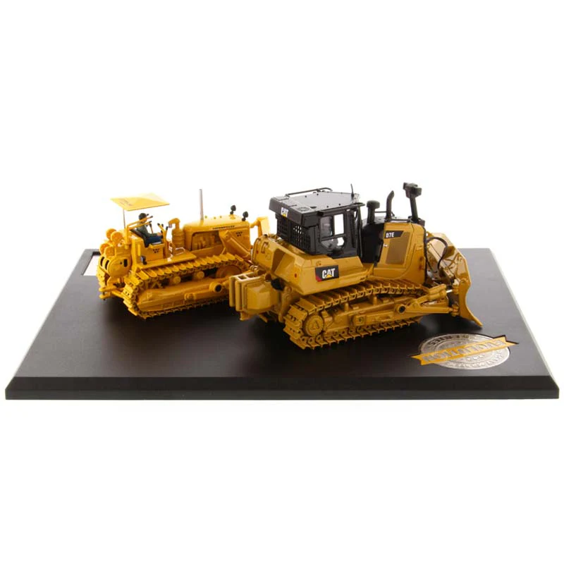 1/50 Evolution Series High Detail CAT D7E & D7C Track-Type Tractor Two Piece Set - Image 4