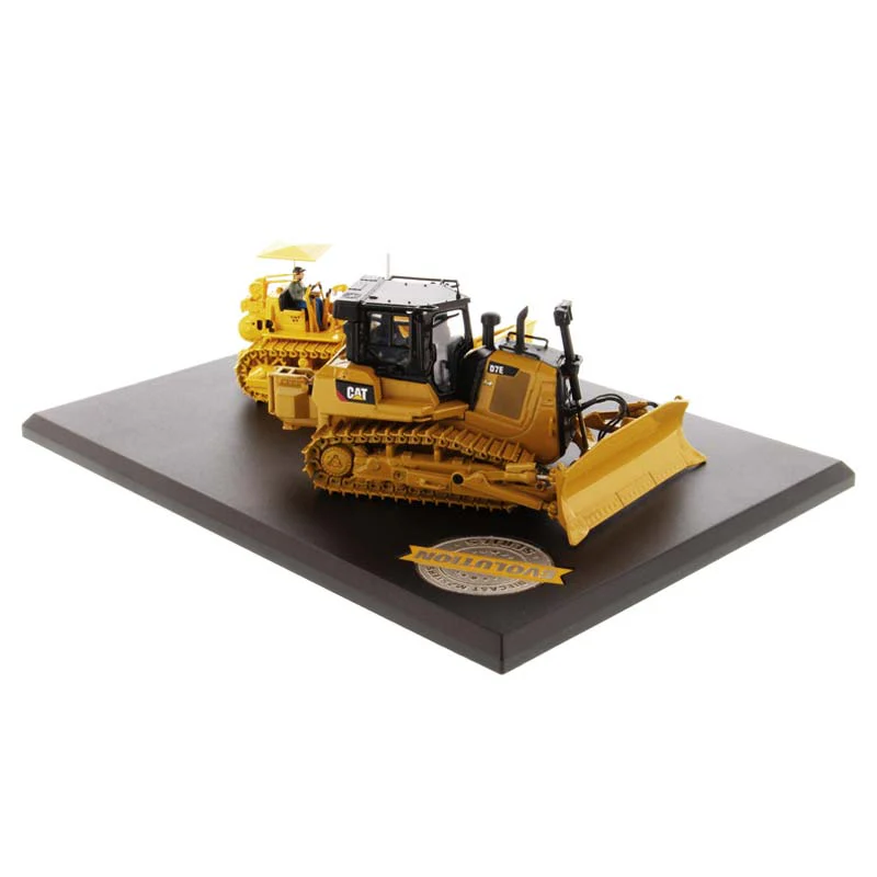 1/50 Evolution Series High Detail CAT D7E & D7C Track-Type Tractor Two Piece Set - Image 5