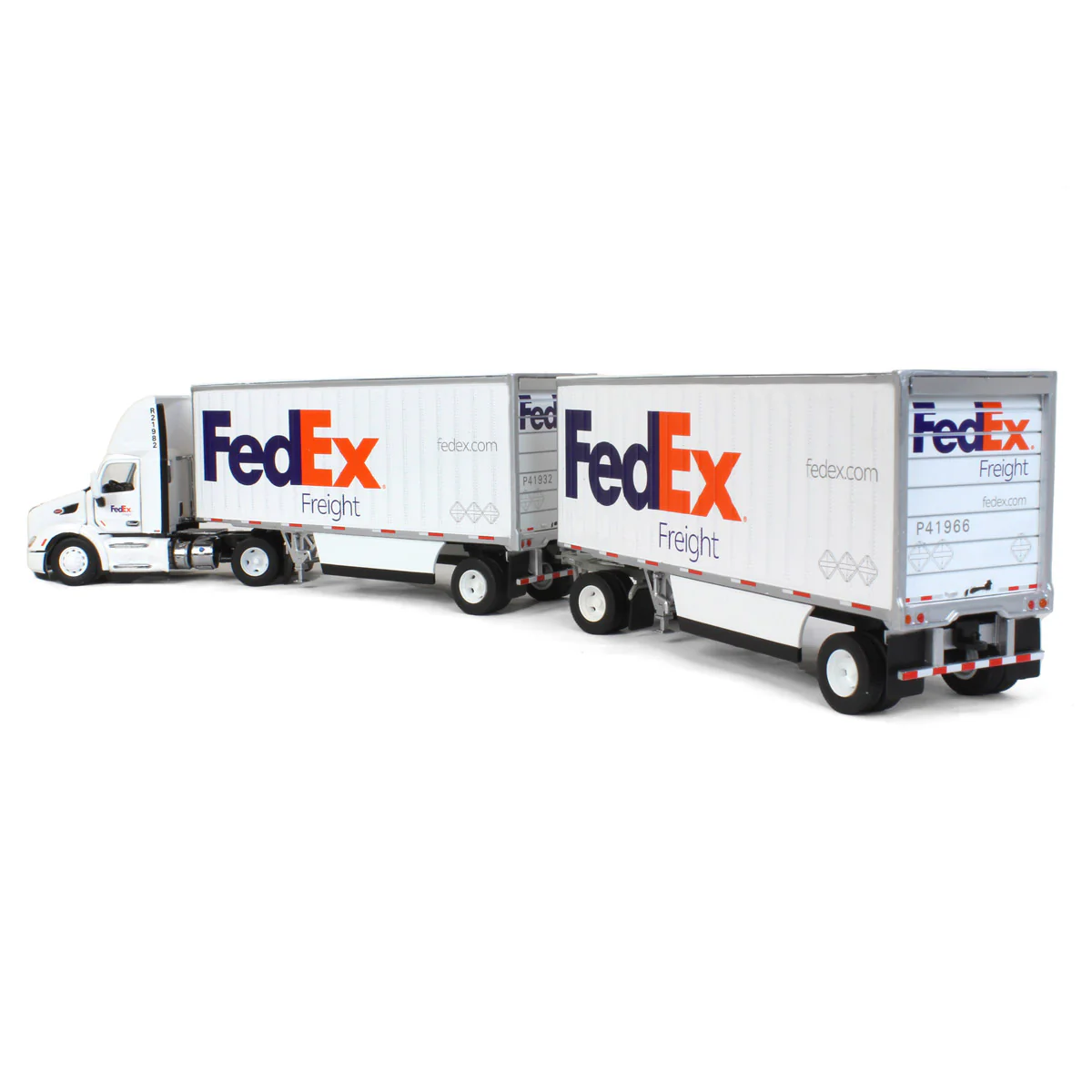 1/50 FedEx Peterbilt 579 Single-Axle Semi Truck with Day Cab & 2 Wabash 28ft Pup Trailers by Diecast Masters - Image 3