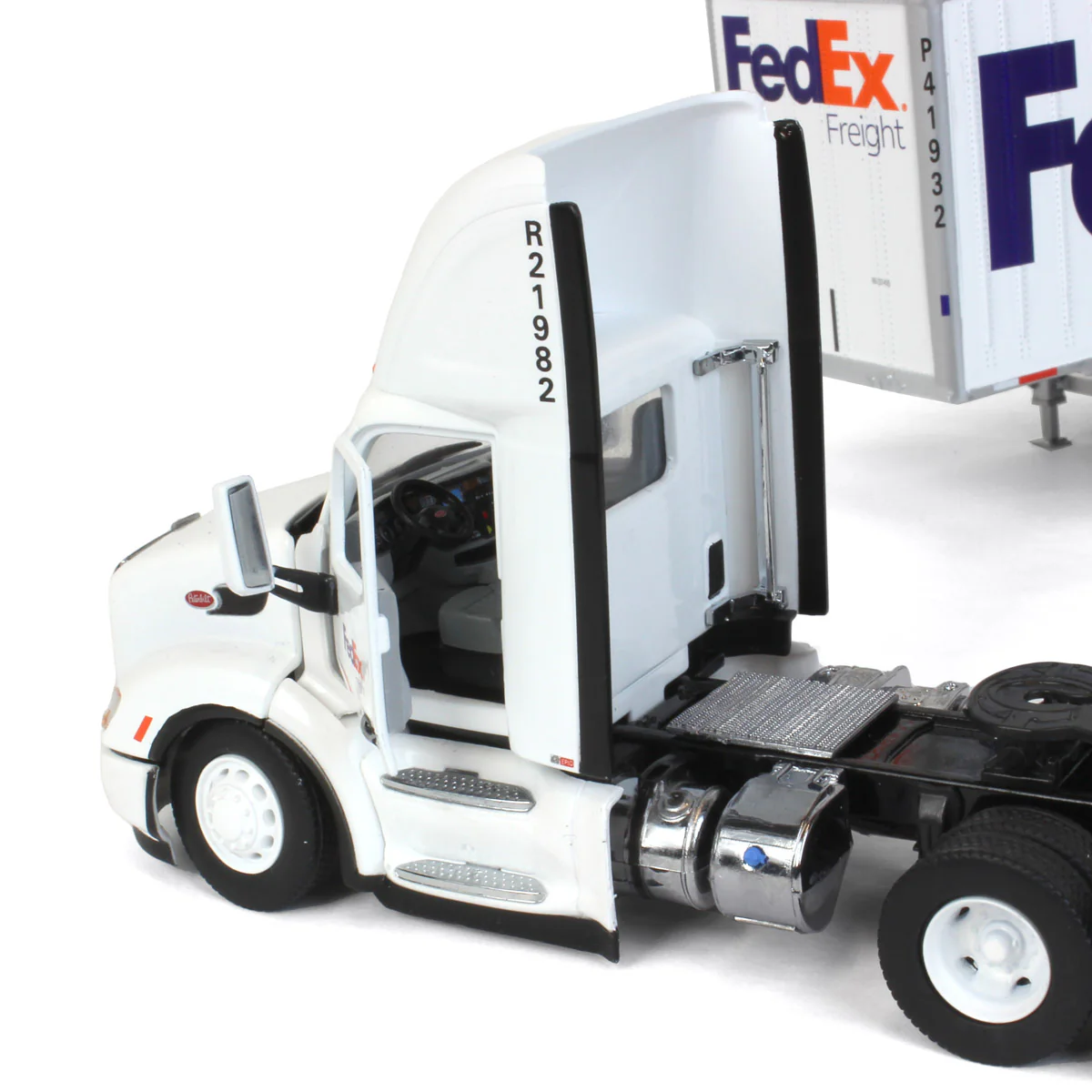 1/50 FedEx Peterbilt 579 Single-Axle Semi Truck with Day Cab & 2 Wabash 28ft Pup Trailers by Diecast Masters - Image 5