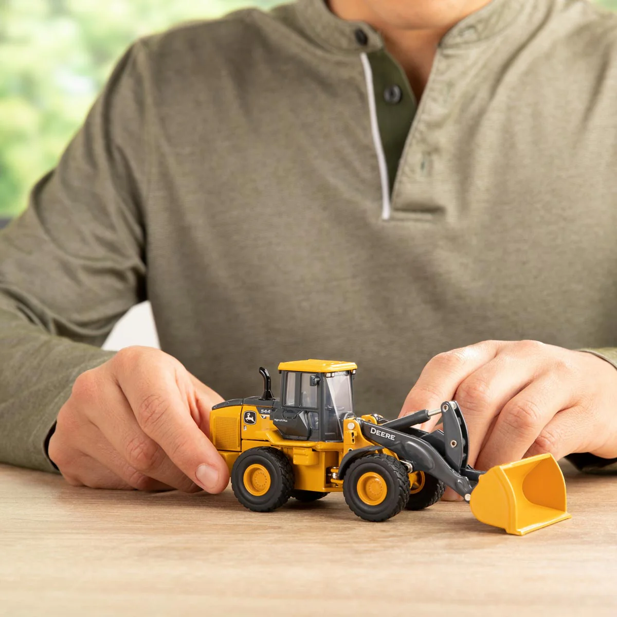 1/50 John Deere 544 P-Tier Wheel Loader, ERTL Prestige Collection - Image 3