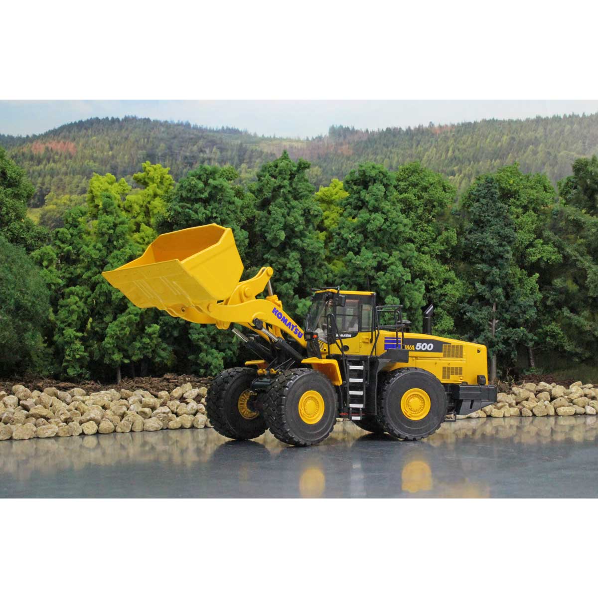 1/50 Komatsu WA500 Articulating Wheel Loader by First Gear - Image 2