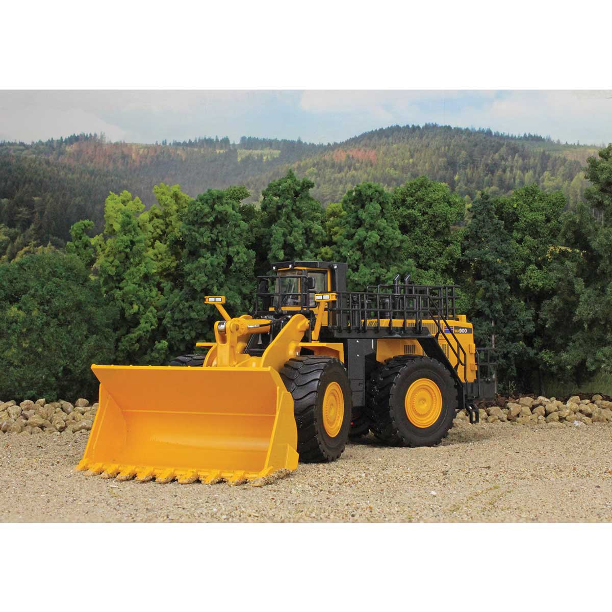 1/50 Komatsu WA900-3 Articulating Wheel Loader by First Gear - Image 2