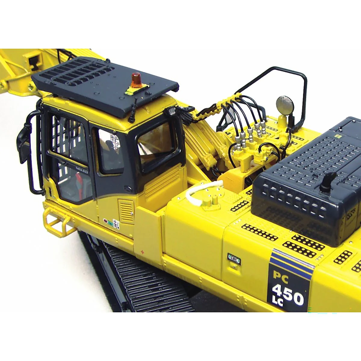 1/50 Komatsu PC450LC Excavator with Short Boom & Bucket by Universal Hobbies - Image 3