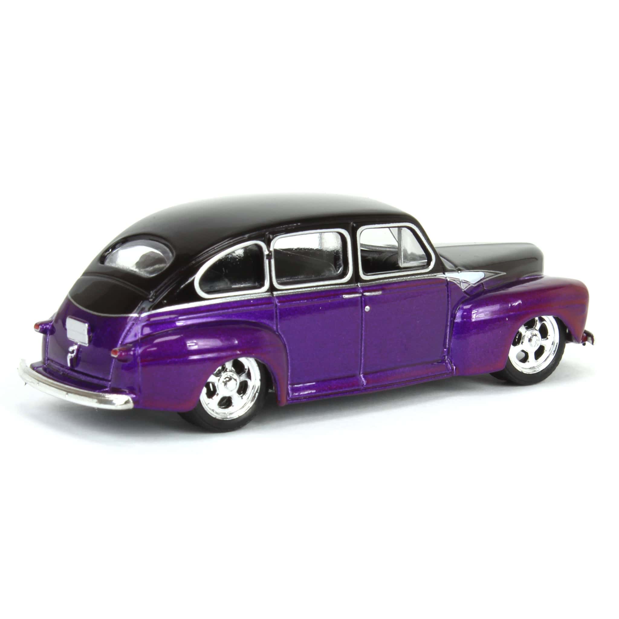 1/64 1946 Ford Fordor Super Deluxe, Dark Purple Metallic & Black Two-Tone, California Lowriders Series 6 - Image 3