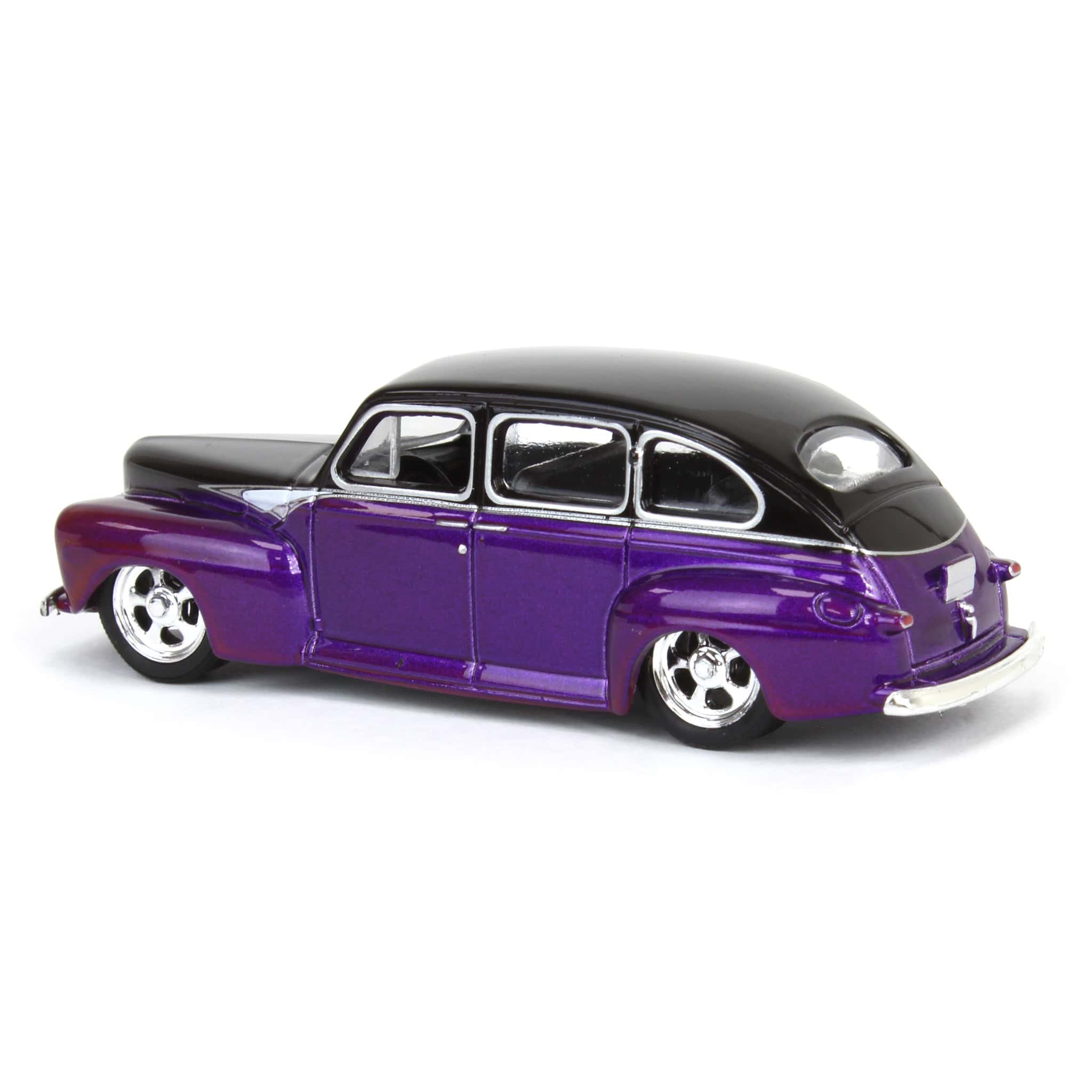 1/64 1946 Ford Fordor Super Deluxe, Dark Purple Metallic & Black Two-Tone, California Lowriders Series 6 - Image 4