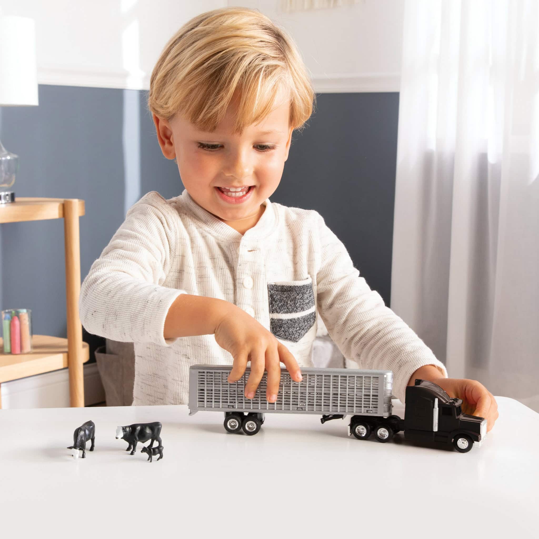 1/64 Black Semi Truck with Cattle Trailer & Cattle by ERTL - Image 9
