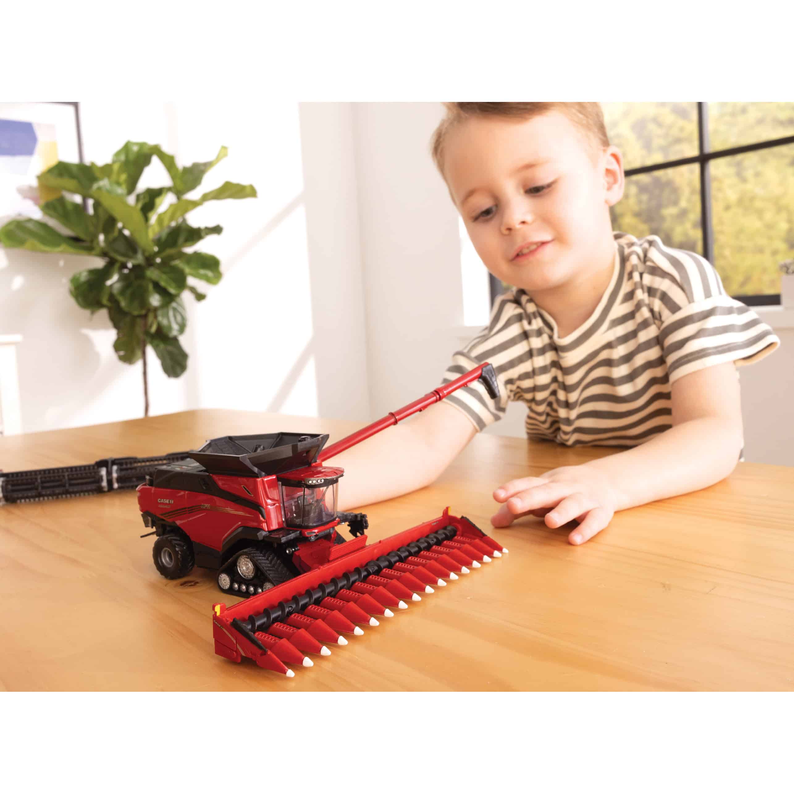 1/64 Case IH Axial-Flow AF11 Combine with Tracks, Draper Head & Corn Head by ERTL - Image 12
