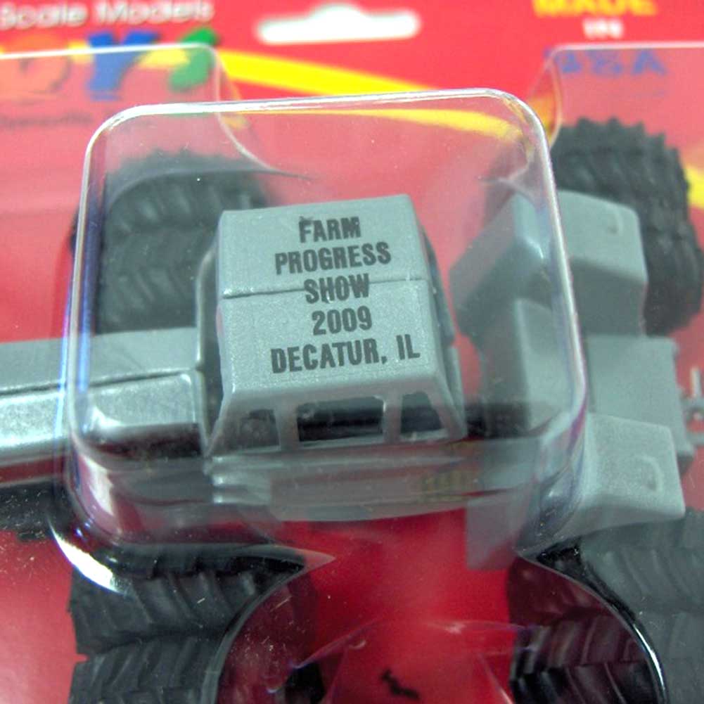 1/64 White 4-270 Articulating Tractor with Red Stripe and Duals, 2009 Farm Progress Show by Scale Models - Image 2