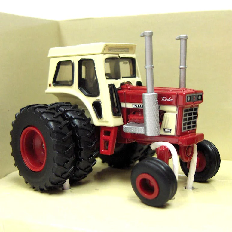 1/64 International Harvester 1468 & 1466 40th Anniversary Tractor Set by ERTL - Image 4