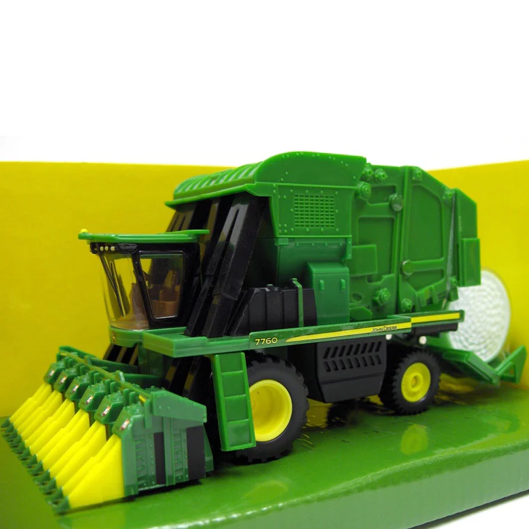 1/64 John Deere 7760 Cotton Picker with Round Bale Module by ERTL - Image 3