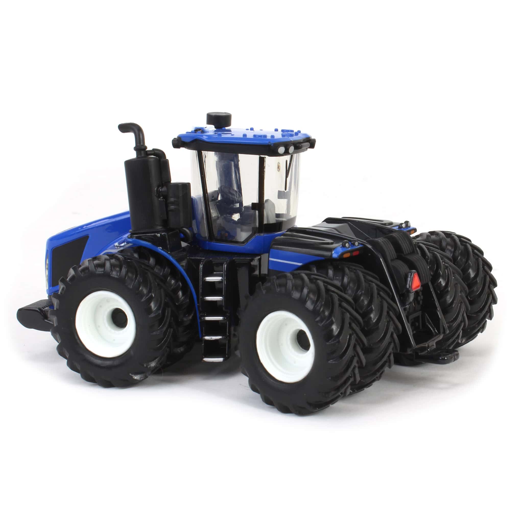 1/64 New Holland T9.700 Tractor with Ashland 2811E Scraper by ERTL - Image 5