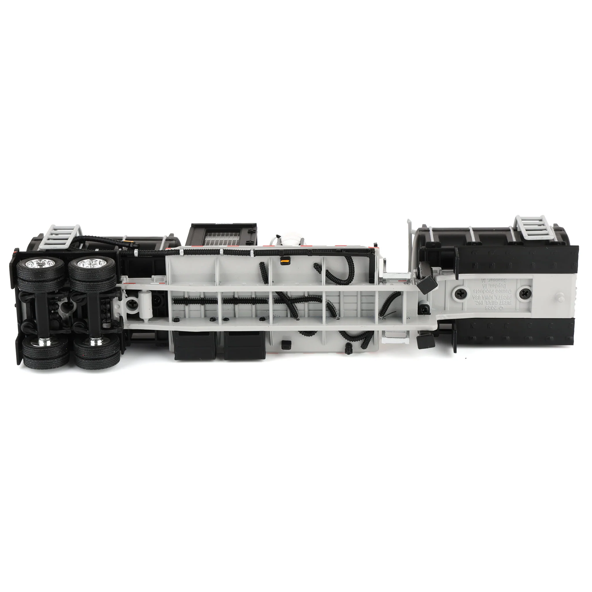 1/64 Peterbilt 379 Semi Truck with Sleeper Cab & DEMCO Liquid Tender Trailer, Blue & Black, DCP by First Gear - Image 6