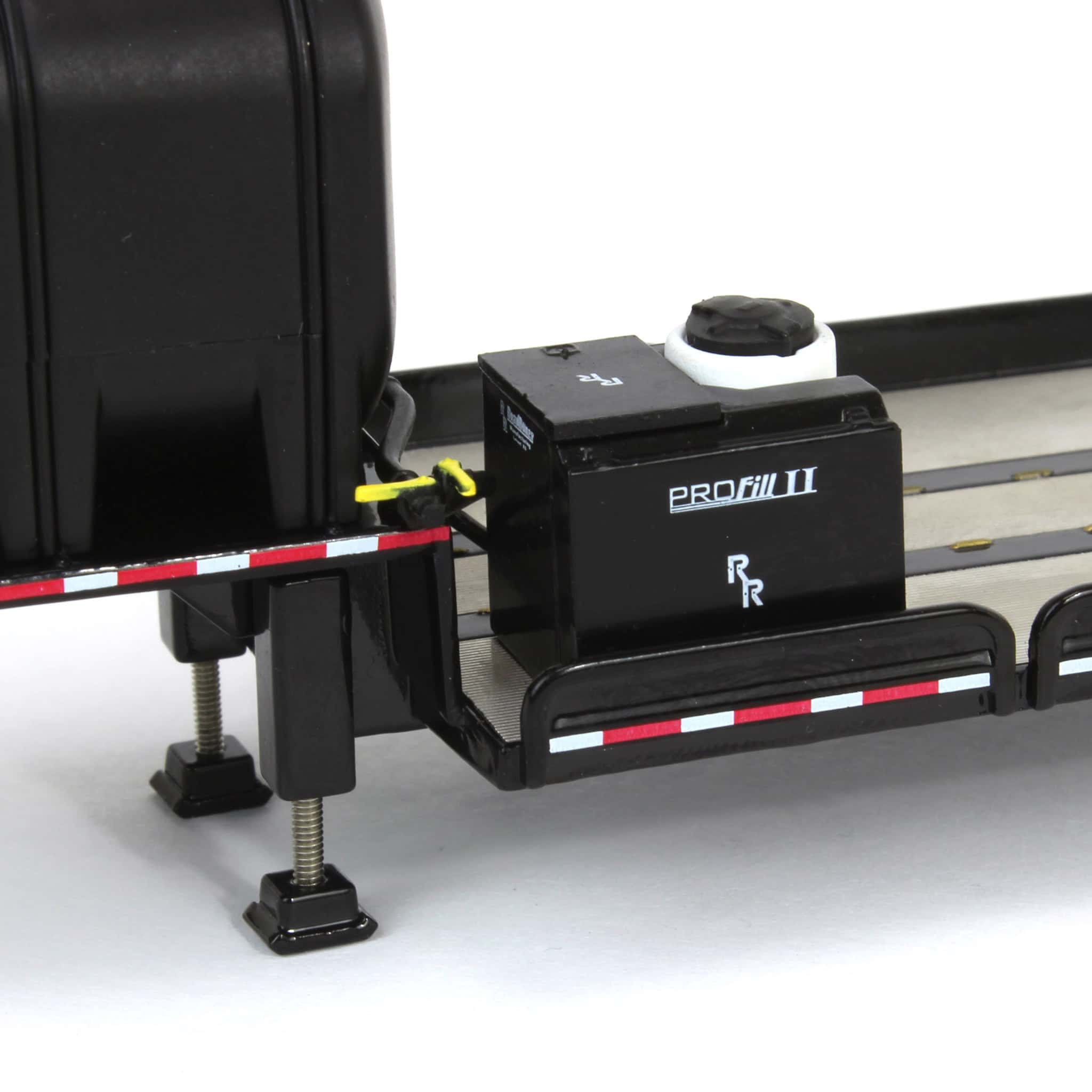 1/64 RoadRuner Manufacturing Model 4000 Sprayer Trailer - Image 6